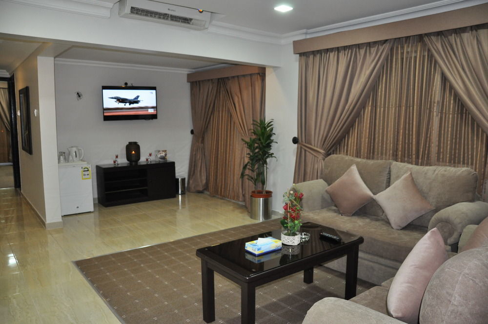 Oyo 411 Moon Hotel Dammam Bagian luar foto