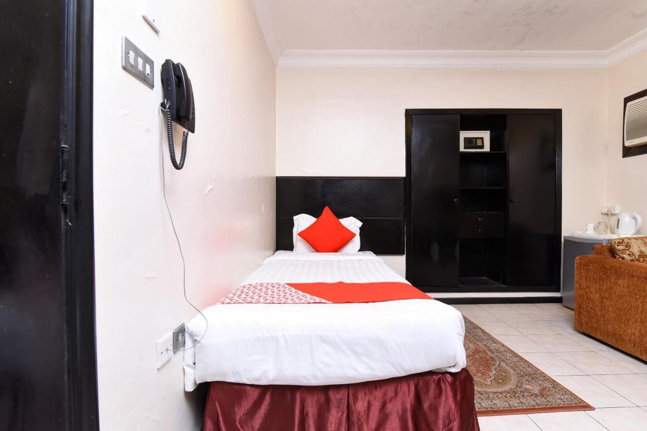Oyo 411 Moon Hotel Dammam Bagian luar foto